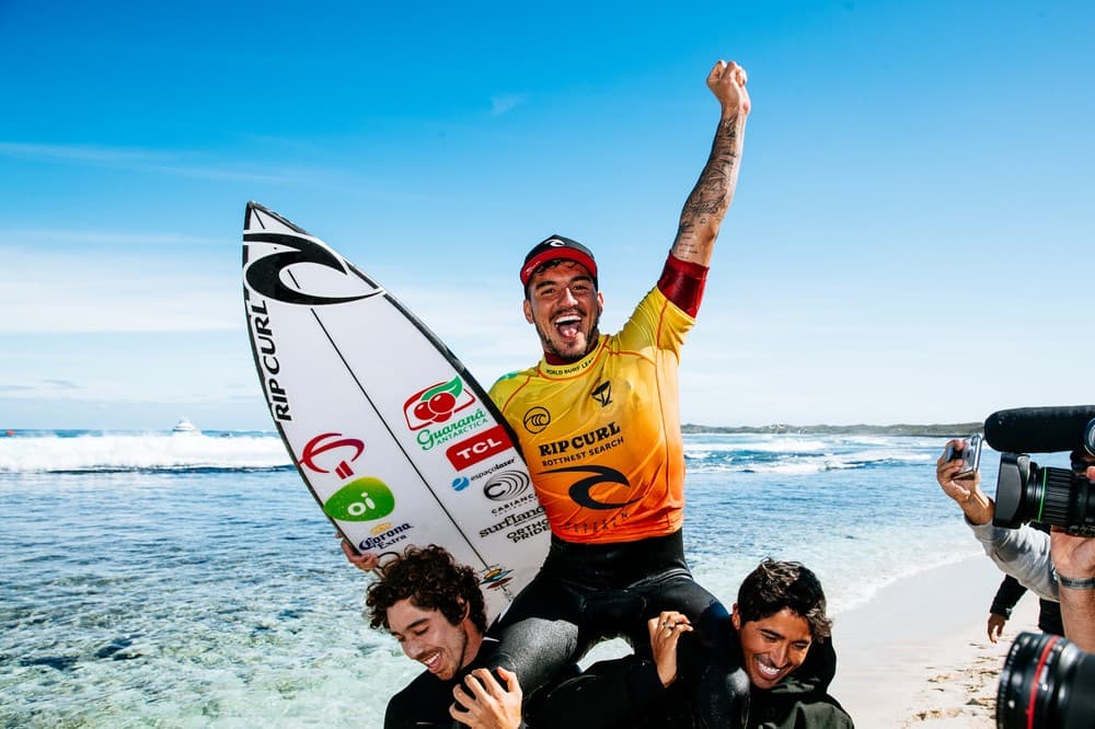 Gabriel Medina é tricampeão mundial de surfe