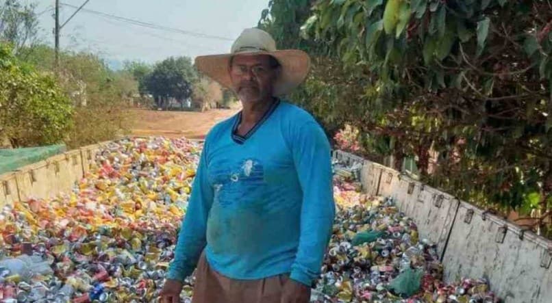 Catador junta R$ 140 mil vendendo latinhas e doa para hospital que trata de câncer