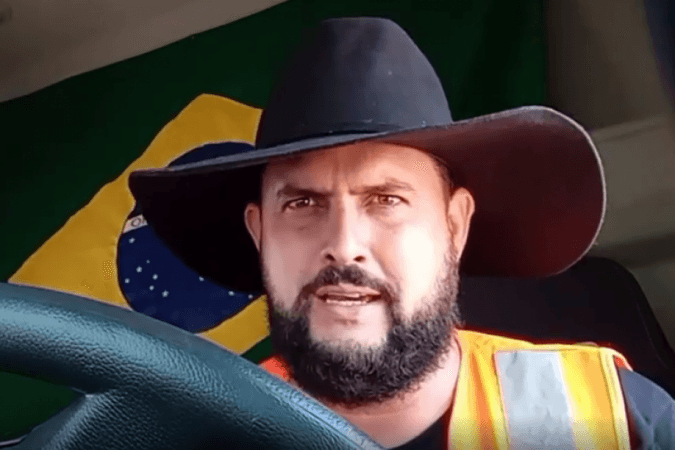 Deputado Zé Trovão diz que “homens se beijando” é “falta de vara de marmelo”