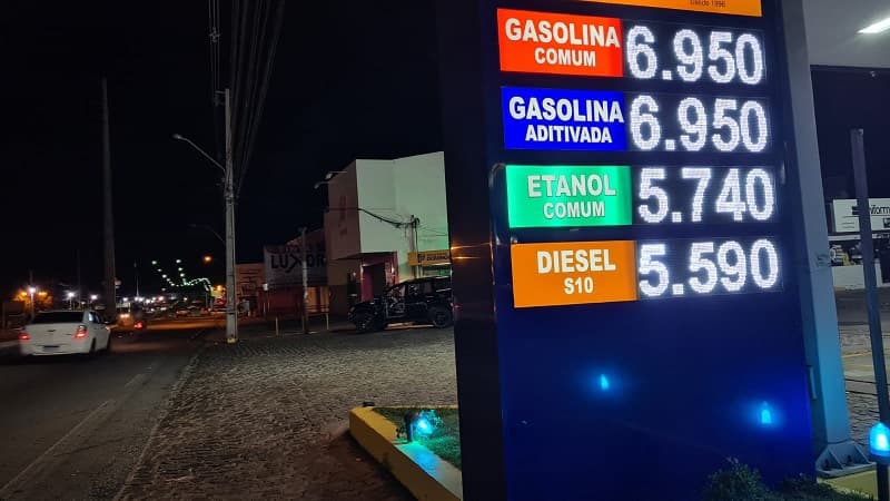Postos começam a repassar reajuste e gasolina beira os R$ 7 em Natal