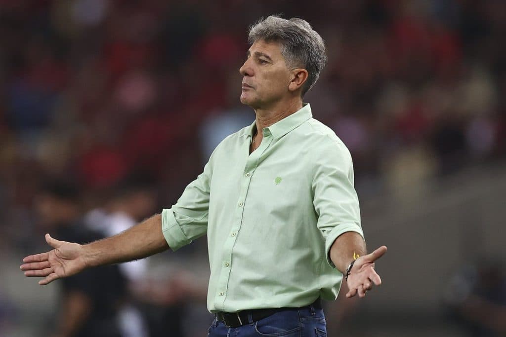 Renato entrega o cargo, mas diretoria do Flamengo mantém treinador
