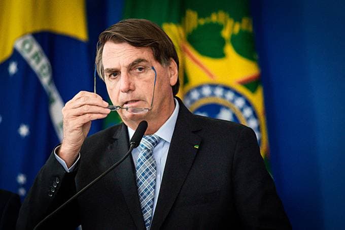 SANTO FORTE? Ventos de 95 km/h derrubam palanque que receberia Bolsonaro no Paraná; evento tem local transferido