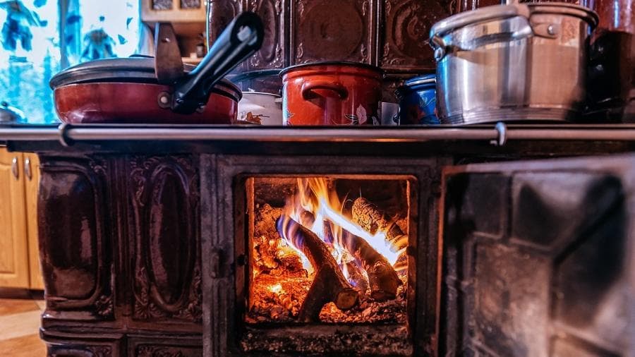 Brasileiro já usa mais lenha do que gás na cozinha