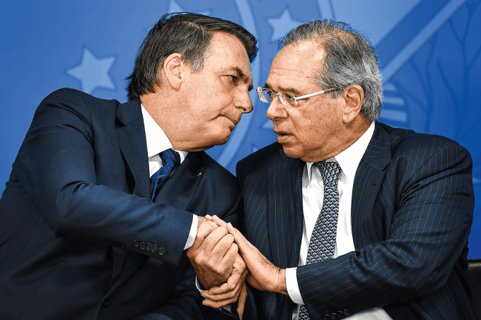 “Paulo Guedes continua no governo e segue com a agenda de reformas", afirma Bolsonaro