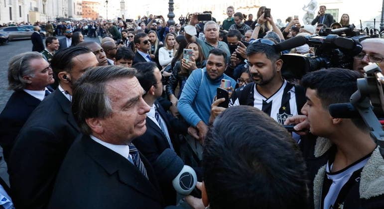 Bolsonaro diz ter ‘paraquedas reserva’ para viabilizar Auxílio Brasil caso PEC dos Precatórios não seja aprovada no Congresso