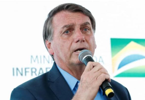Bolsonaro diz que economia do Brasil sofreu menos que resto do mundo e que inflação é culpa do ‘fique em casa'