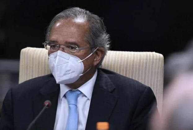 Auxílio emergencial só será estendido se houver nova variante da Covid, diz Guedes