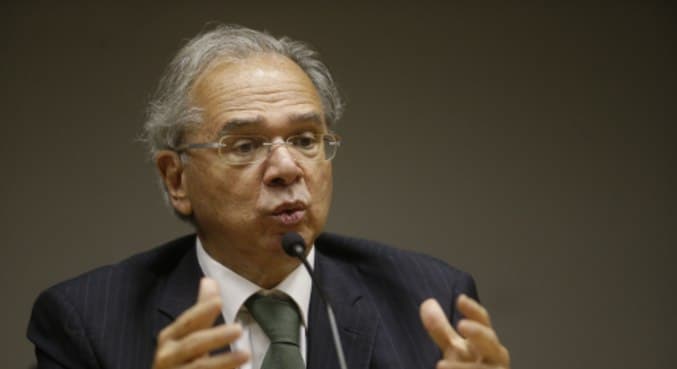 Guedes adianta que Caged virá com saldo de mais de 300 mil empregos e diz que com a vacinação em massa avançando, "a economia está voltando com muita força"