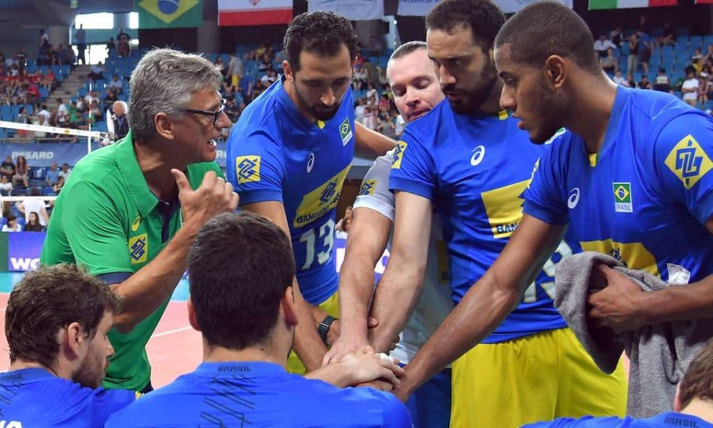 Renan dal Zotto diz que conduta de Maurício Souza é "inadmissível" e que "não tem espaço para profissionais homofóbicos na Seleção Brasileira de vôlei"