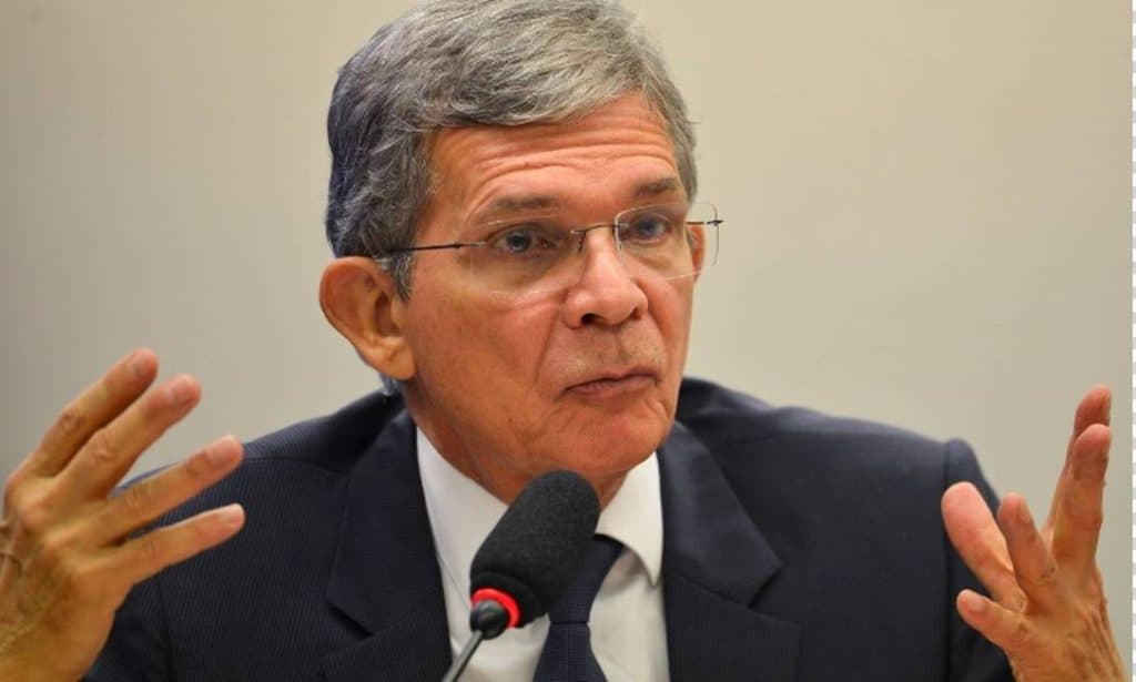 "Se preço for represado, vai haver desabastecimento de combustível", diz presidente da Petrobras