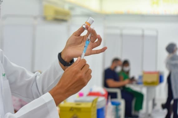 Natal abre cadastro de idosos acamados com idade a partir de 60 anos para dose de reforço contra covid-19