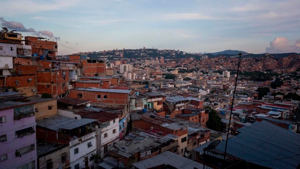 Venezuela tem 94,5% da população vivendo na pobreza, segundo pesquisa