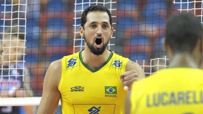 Após pressão de patrocinadores, Mauricio Souza é afastado de time de vôlei por comentário considerado homofóbico