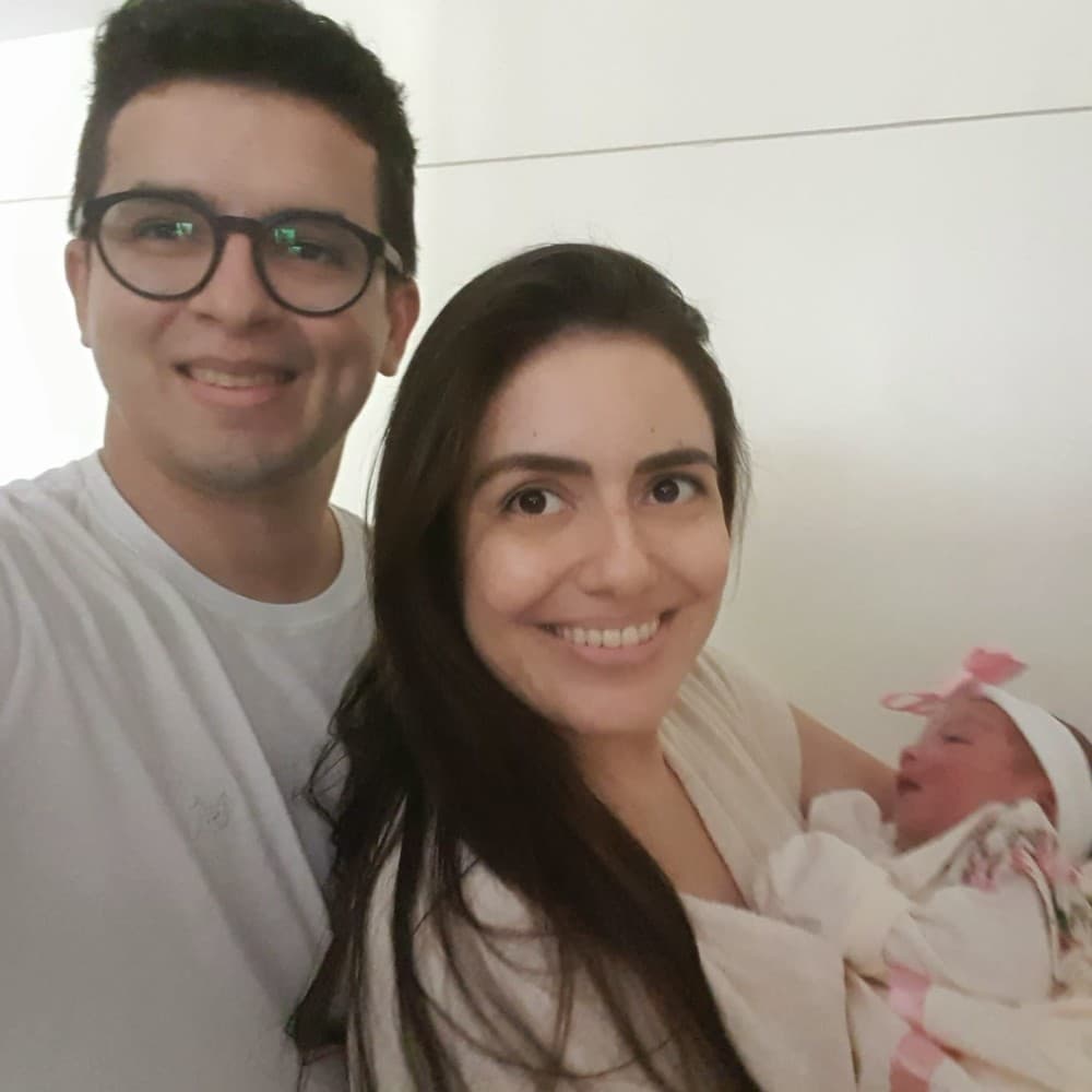 Mulher dá à luz dentro de elevador de condomínio da Grande Natal: ‘Quando eu vi já estava nascendo', diz o pai