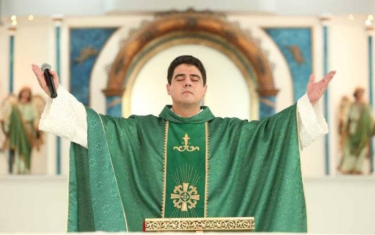VÍDEO: Em gravação, padre Robson afirma: “Sou o chefe da quadrilha”