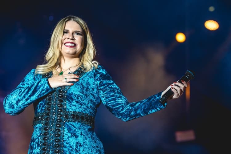 Marília Mendonça e tio serão velados juntos no Ginásio Goiânia Arena às 13h, diz assessoria