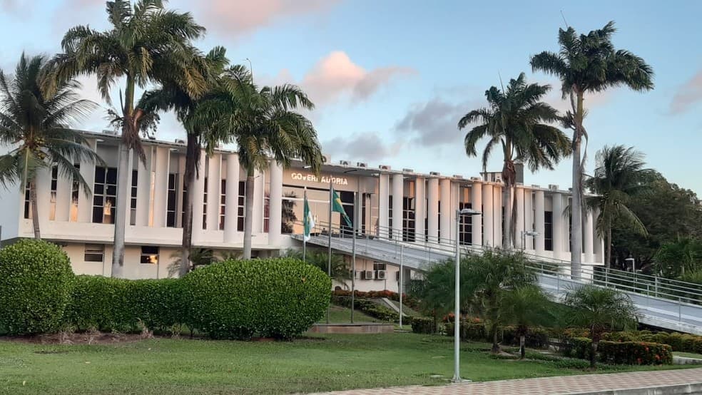 Bancos suspendem empréstimo para servidores do RN por falta de repasse do governo, diz sindicato