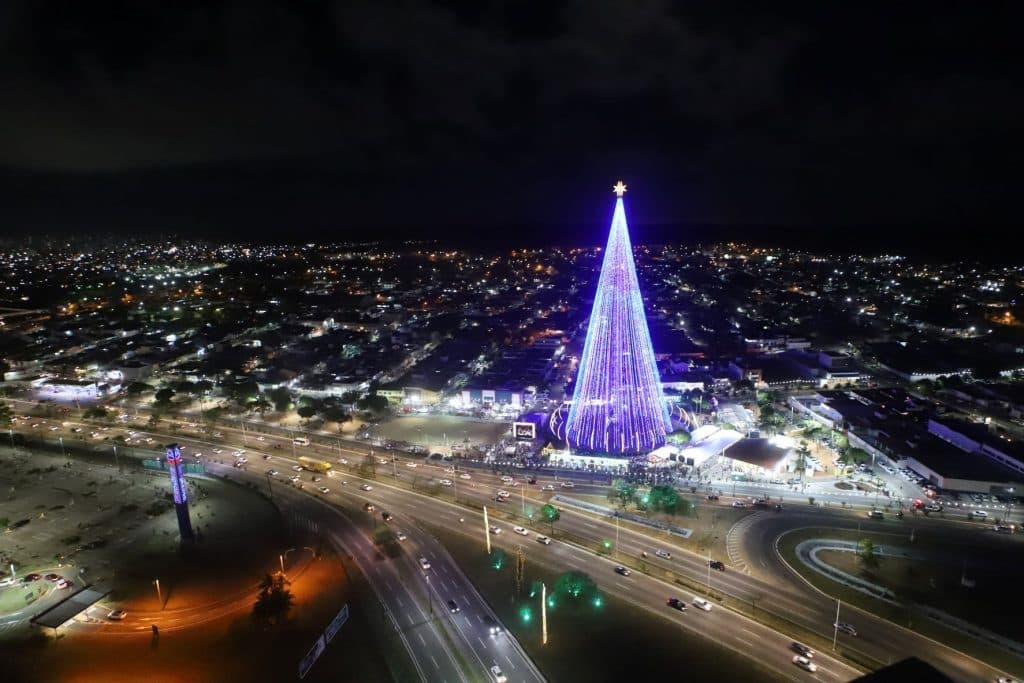 Árvore de Mirassol é acesa na abertura do Natal em Natal