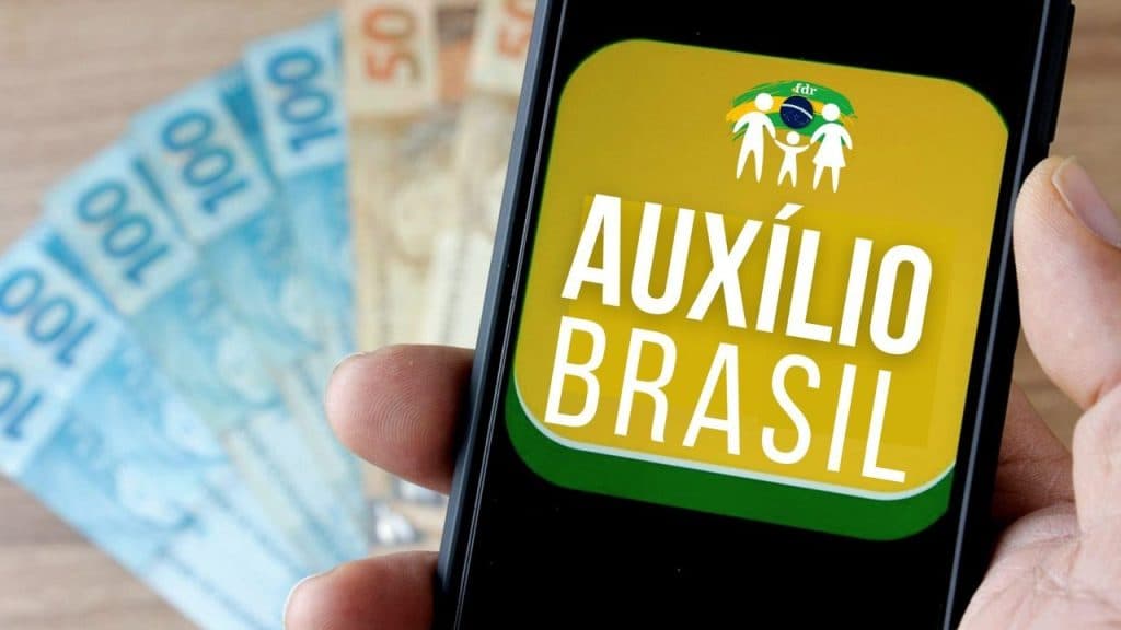 Inclusão de 2,4 mi no Auxílio Brasil depende da PEC, diz ministério