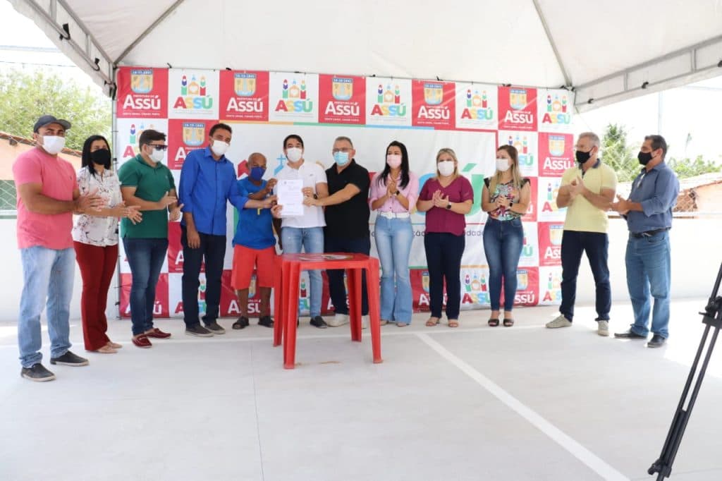 Prefeitura do Assú realiza entrega de quadra de esportes reformada no Sítio Casa Forte