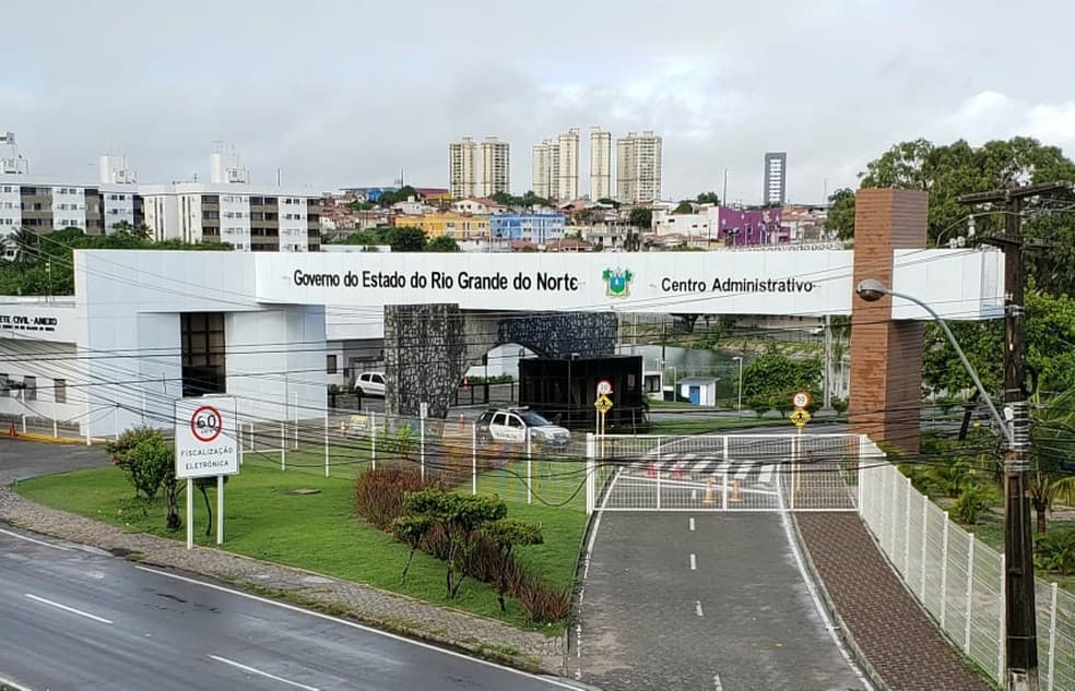 Governo do Estado dá calote nos fornecedores dos programas sociais. Empresas vão parar