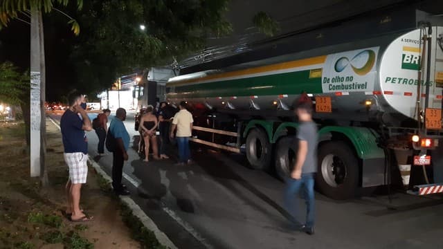 Homem morre atropelado por caminhão carregado de combustível no Alecrim