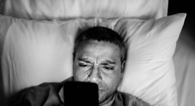 HUMOR: Homem desperta do coma após 22 anos, se revolta com os rumos da sociedade e quer processar médicos