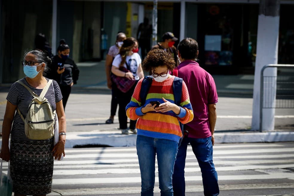 SP retira exigência do uso de máscara ao ar livre a partir de 11 de dezembro