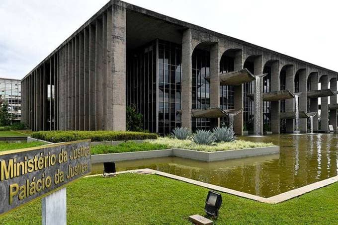Ministério da Justiça arrecada mais de R$ 100 milhões com leilões de aviões, mansões, fazendas e barcos apreendidos em operações federais