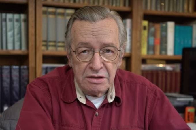 A Fake News criada que a FAB teria levado Olavo de Carvalho para os EUA é desmascarada