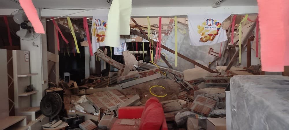 FOTO: Piso de prédio comercial desaba e deixa dois feridos na Grande Natal