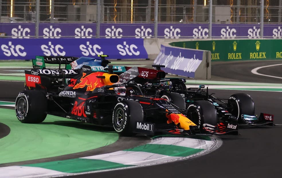 F1: Hamilton vence duelo contra Verstappen na Arábia e ambos vão para última prova do campeonato empatados em número de pontos