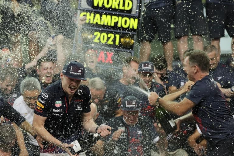 Mercedes protesta após Verstappen derrotar Hamilton na Fórmula 1