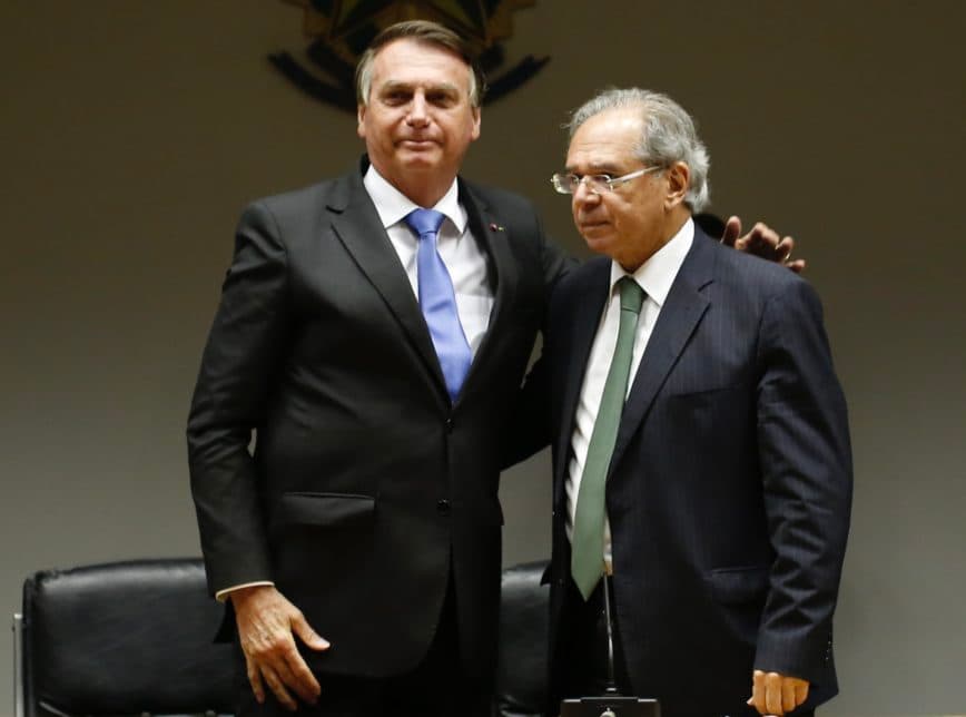 Economia prevê valor médio de R$ 415 para o Auxílio Brasil em 2022