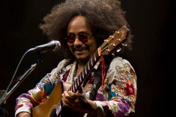 Chico César testa positivo para Covid e cancela show na reabertura do Forte dos Reis Magos