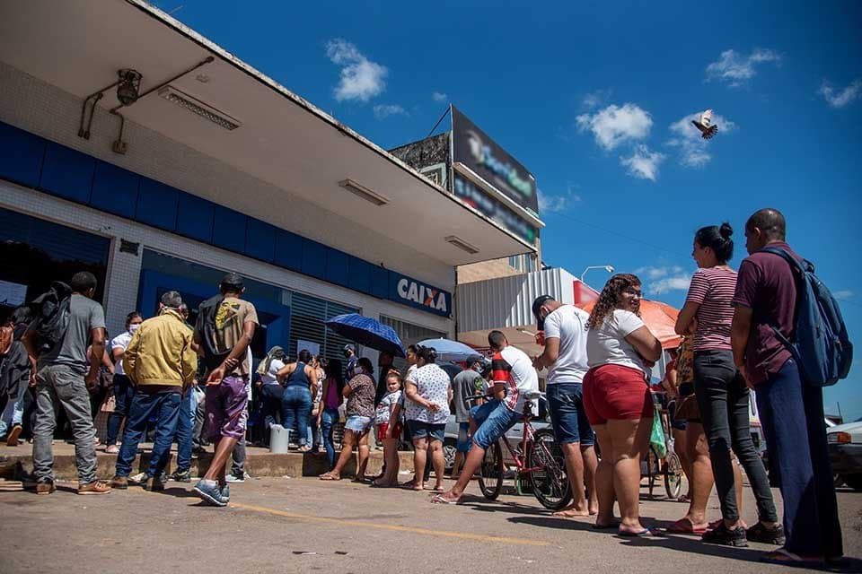 Pagamentos indevidos do auxílio emergencial superam R$ 100 mi, diz TCU