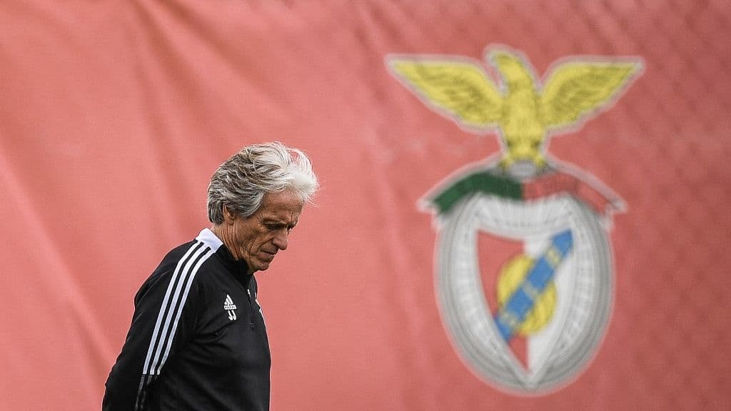 Benfica anuncia saída de Jorge Jesus, e técnico diz: "Vim ser uma solução e não um problema"
