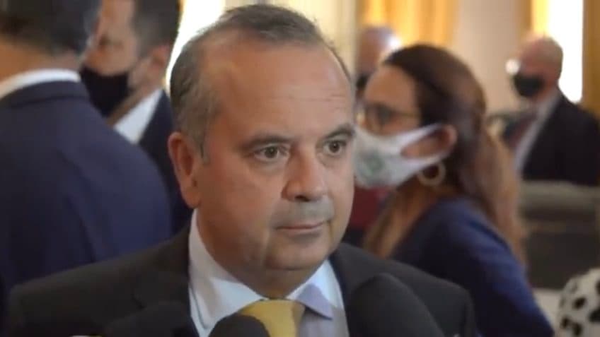 Rogério Marinho diz que Carlos Eduardo é rico, não trabalha, vive de rendas e não sabe o que é uma carteira assinada