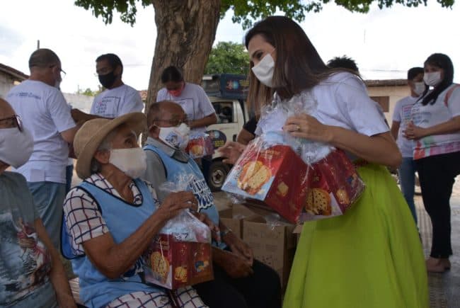 Prefeitura de São Gonçalo do Amarante realiza ação natalina com idosos do município
