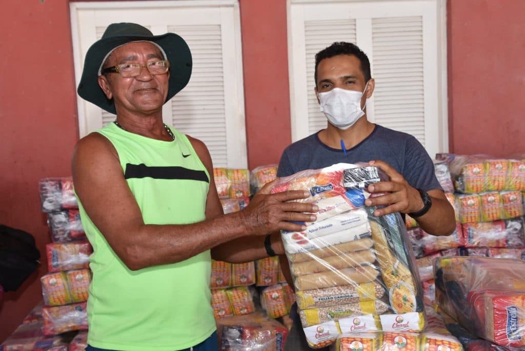 Prefeitura de São Gonçalo entrega 1300 cestas básicas para famílias inscritas no “Comida Boa”
