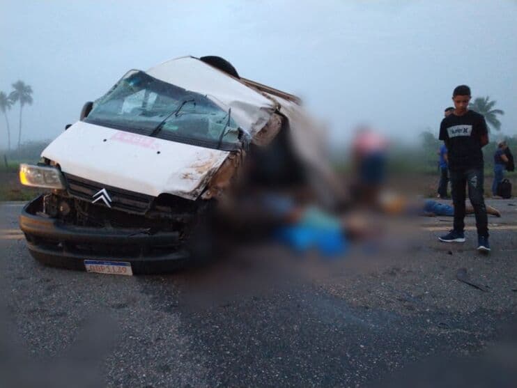 Tragédia com 7 mortos e 4 pessoas gravemente feridas em acidente entre um caminhão e uma van de transporte não foi no RN, aconteceu no Pará