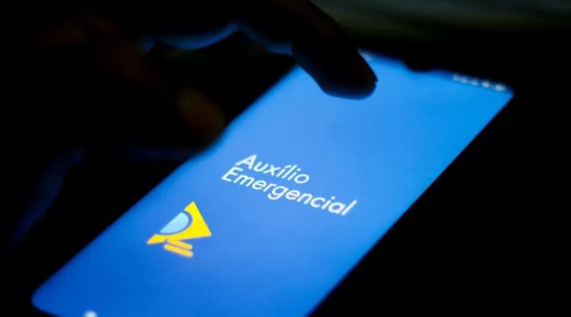 Programas sociais como o auxílio emergencial impediram disparada da extrema pobreza no Brasil em 2020, diz IBGE