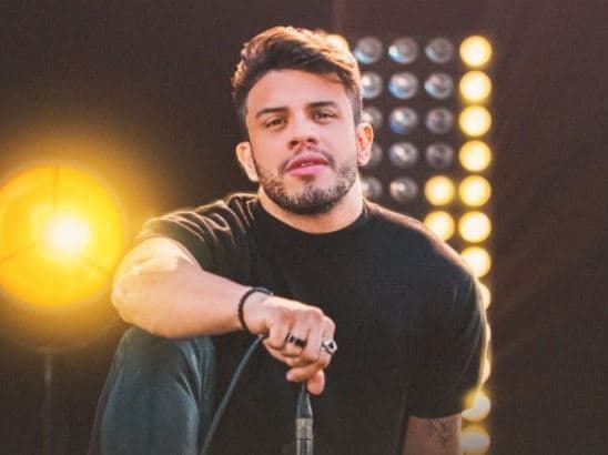 Cantor Ávine Vinny é solto após prisão por ameaçar ex-companheira