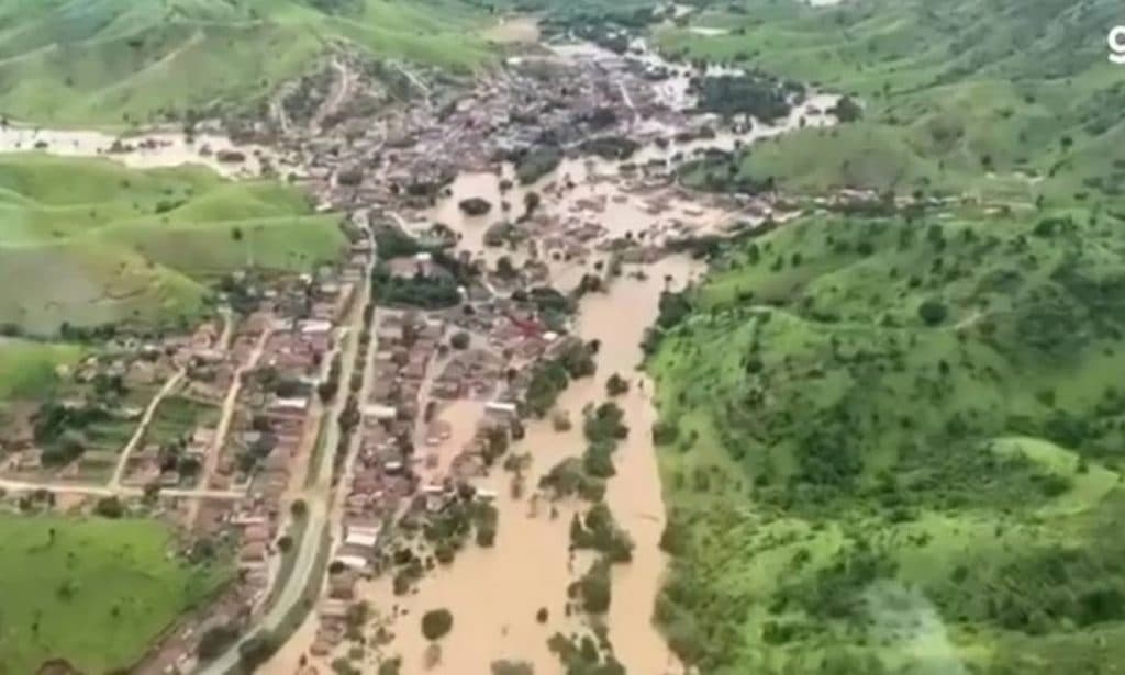 Governo Federal anuncia ajuda e libera saque do FGTS a atingidos por enchentes na Bahia e em Minas