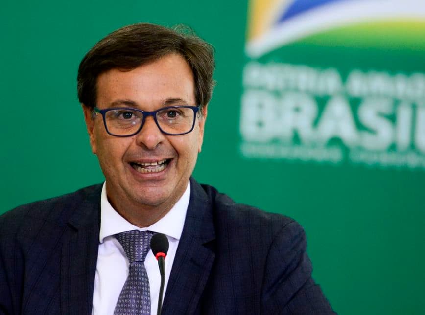 “A bola não está conosco, quem tem que decidir são os governadores e prefeitos”, diz ministro do Turismo sobre realização festas de réveillon e Carnaval