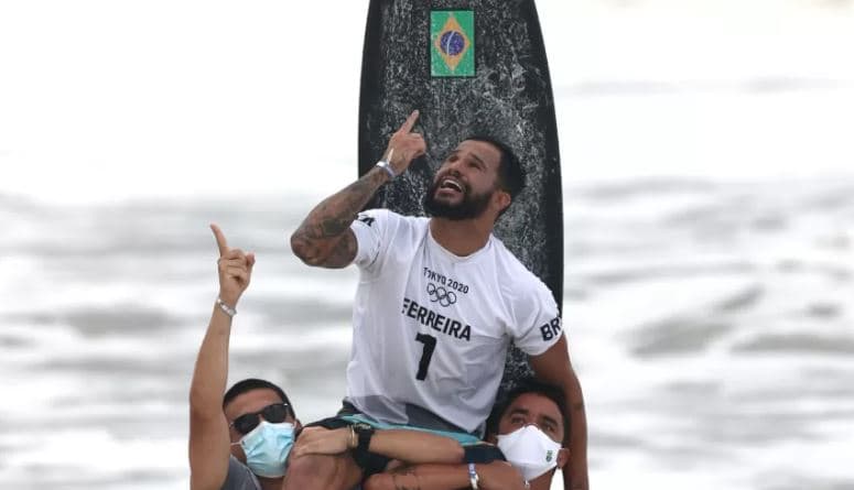 Surfista potiguar Italo Ferreira é eleito o ‘Homem do Ano no Esporte'