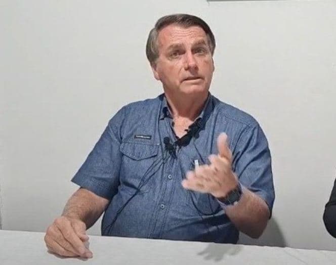 Bolsonaro confirma aumento no valor do salário mínimo para R$ 1.212 em 2022