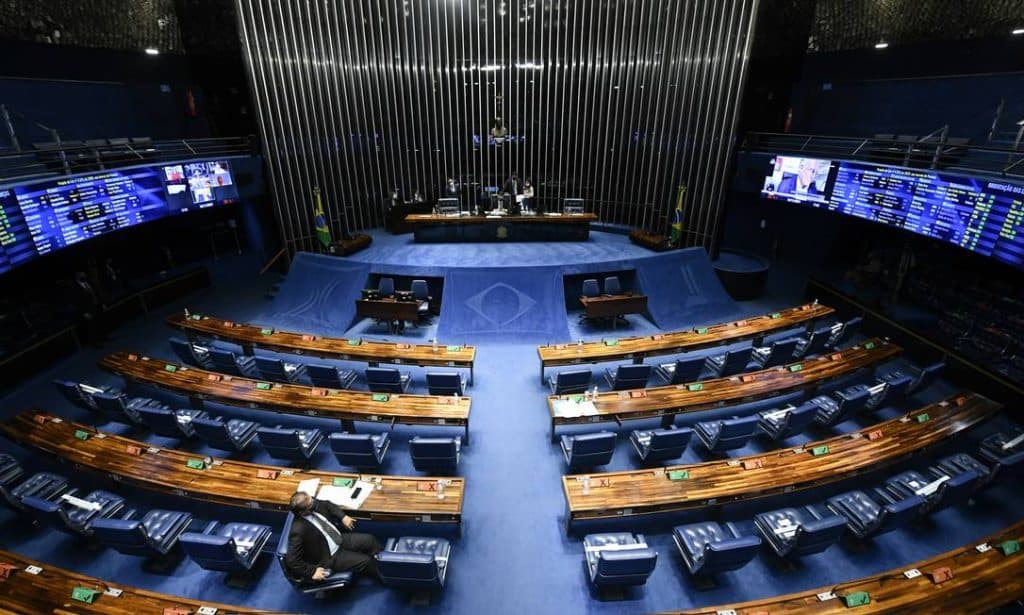 Prorrogação da desoneração da folha de pagamento até 2023 para os 17 setores que mais empregam no Brasil é aprovada no Senado