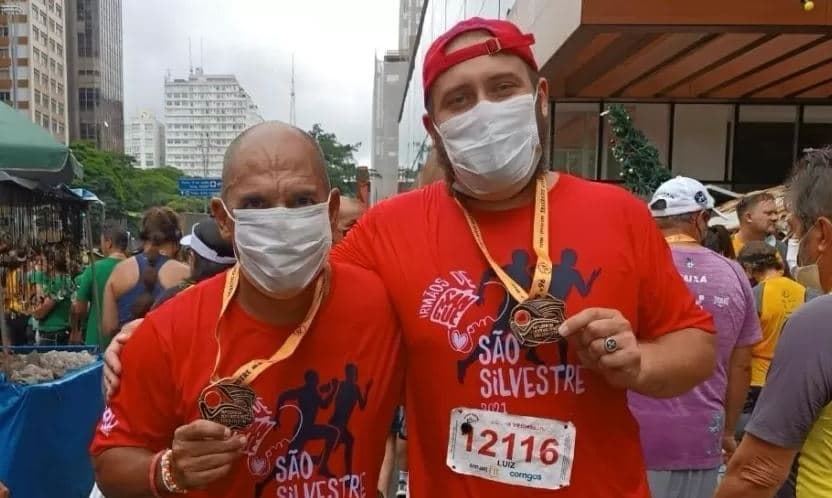VITORIOSOS: Professor que recebeu medula óssea corre São Silvestre junto a doador