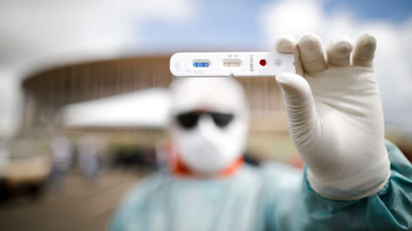 Hospitais e clínicas suspendem testes de Covid por falta de insumos